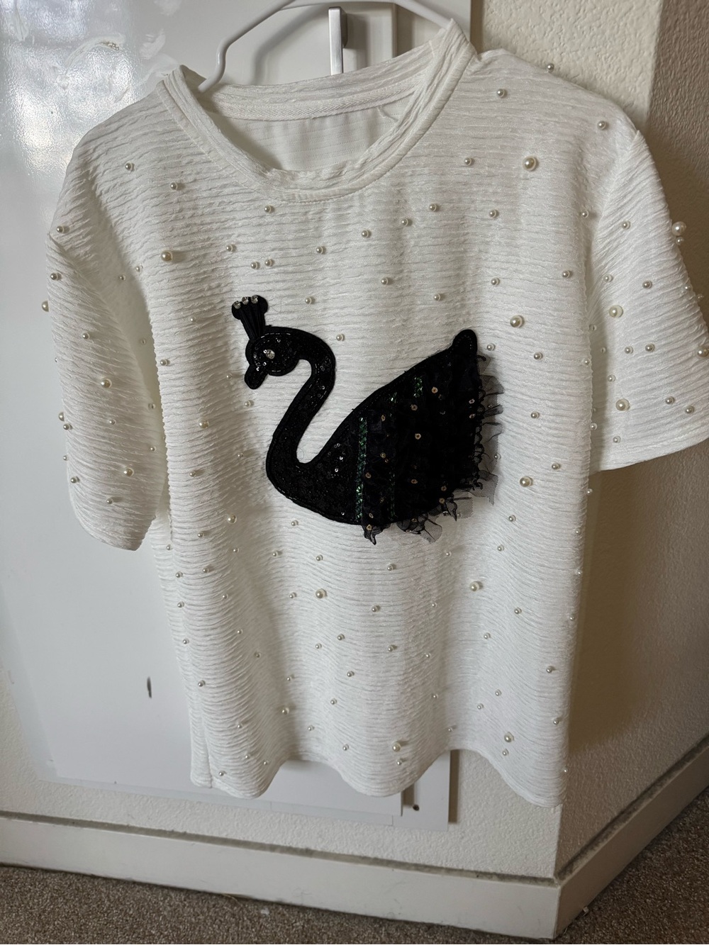 Pearl embellishment back swan white tshirt
